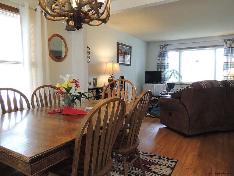 330 Manewal Dr photo 4