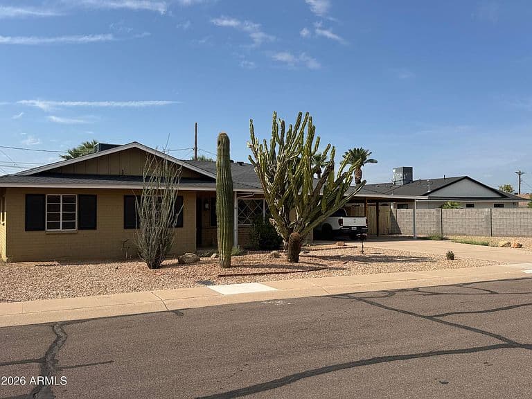 8207 E VERNON Avenue photo 4