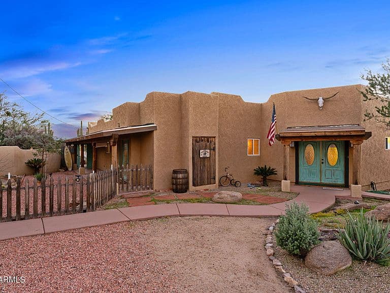 1070 N Mustang Trail photo 1