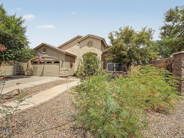 43186 W LINDGREN Drive photo 3