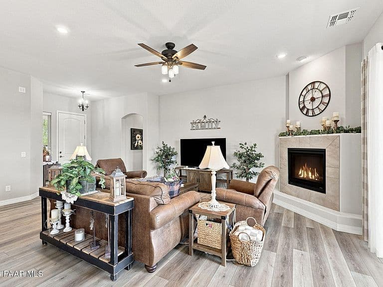 6339 E Walden Way photo 3
