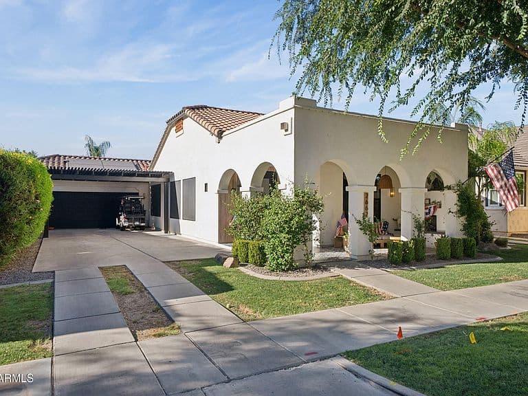 2662 E VALENCIA Street photo 5