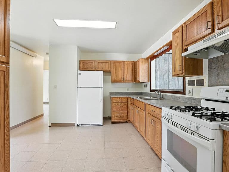 121 E Fairmont Blvd photo 5