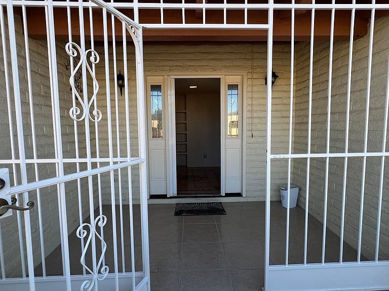 140 E San Vincent Dr photo 4