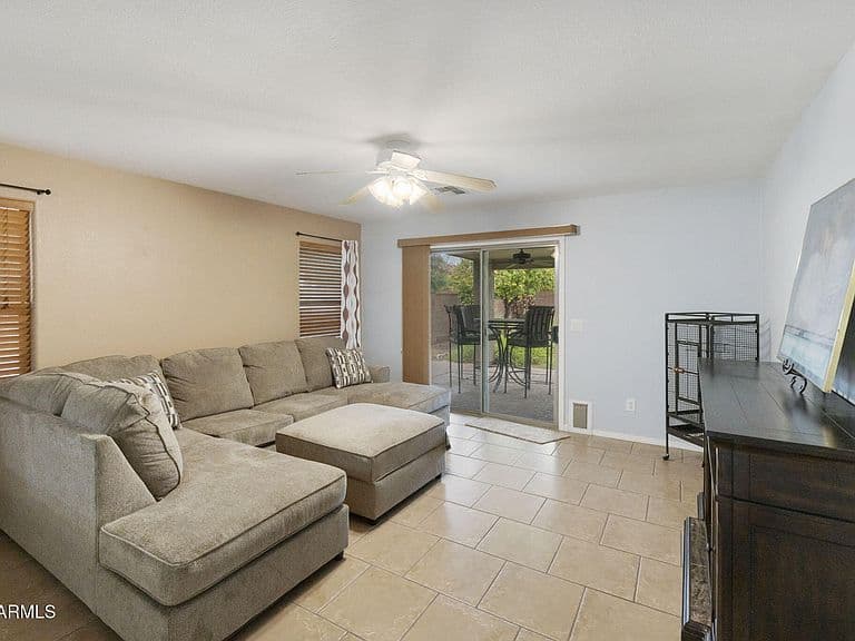 897 E MOUNTAIN VIEW Road photo 4
