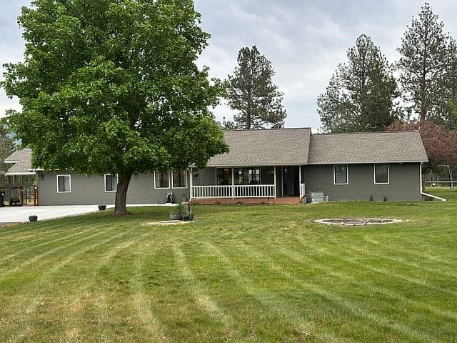 159 Edens Ln photo 2