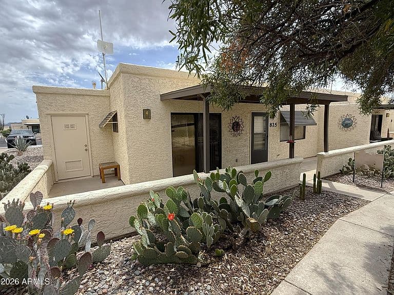 825 E LANCASTER Circle photo 1