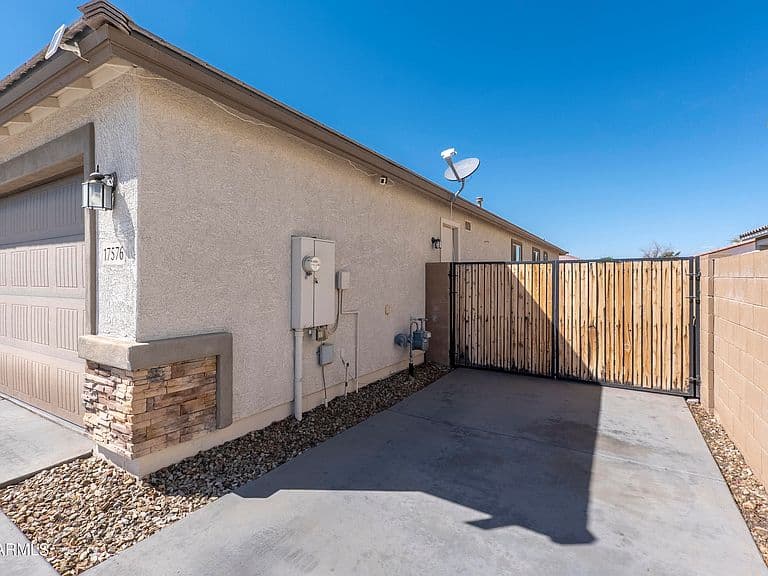 17576 W Desert Bloom Street photo 3