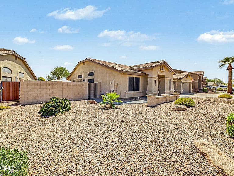 8729 W TONOPAH Drive photo 4