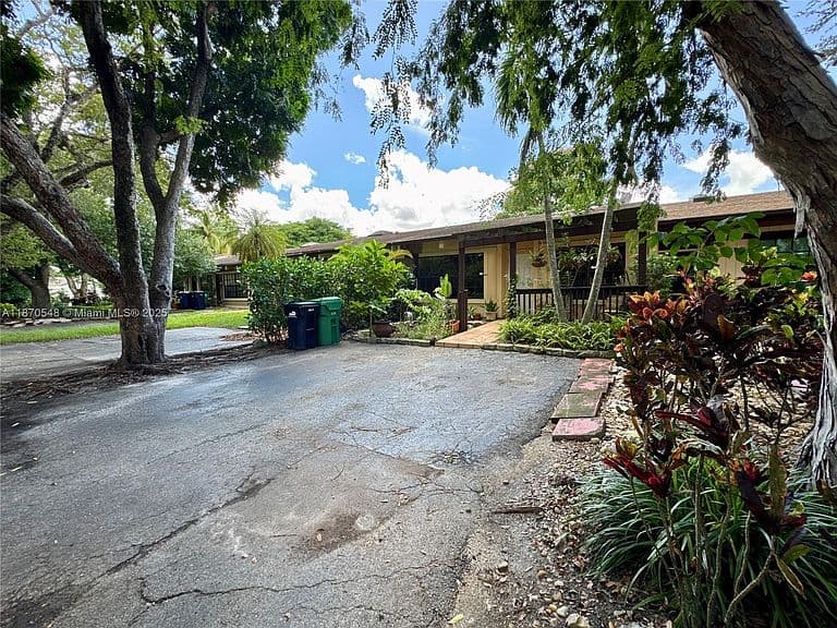 13527 SW 101st Ln photo 2