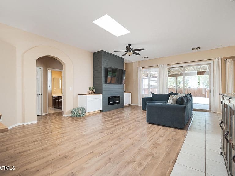 22016 W BEACON Lane photo 4