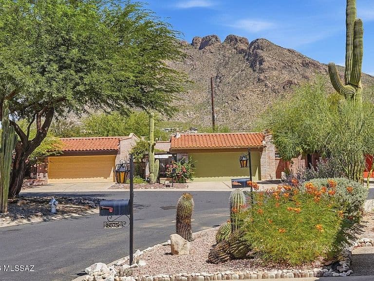 8579 N Calle Tioga photo 2