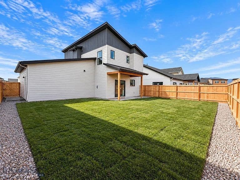 826 Accolade Loop photo 2