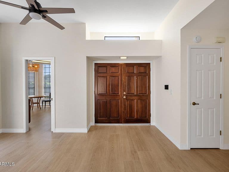 10620 E VOGEL Avenue photo 5