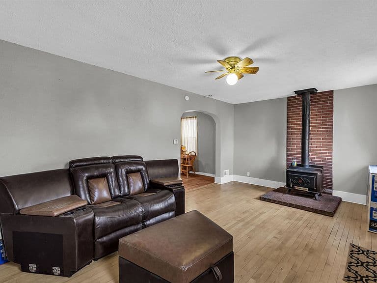 112 L St photo 3