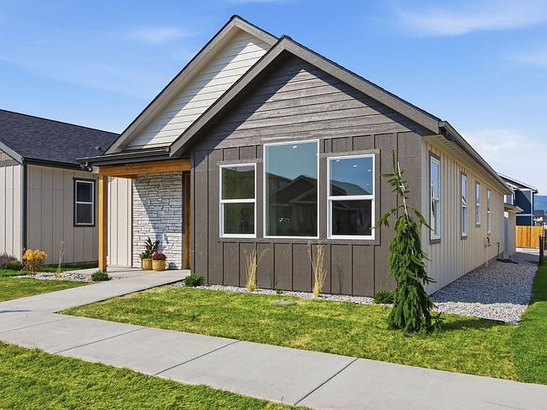 2535 Chuck Wagon Dr photo 3