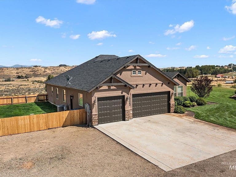 10060 N Highway 16 photo 3