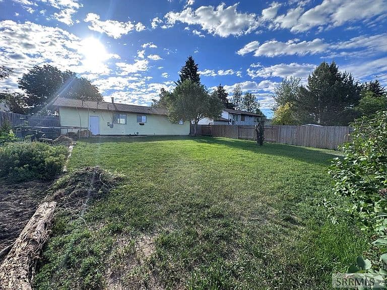 1377 Melody Dr photo 4