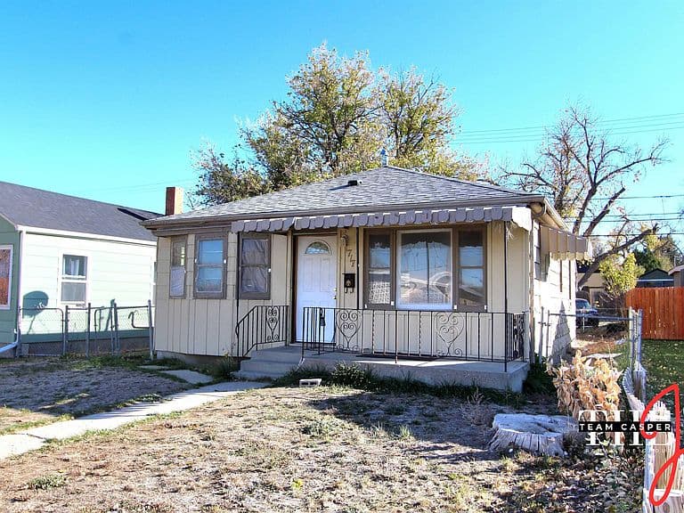 1717 S Poplar St photo 2