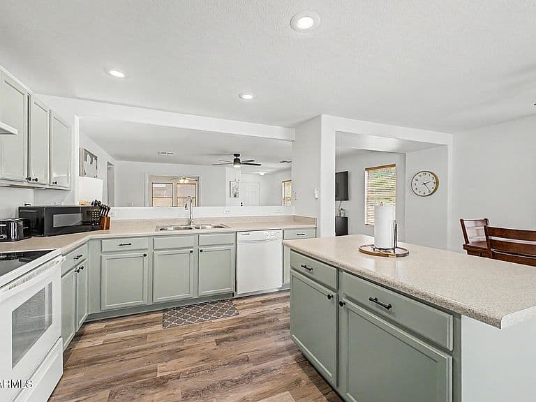 17054 W RIMROCK Street photo 4