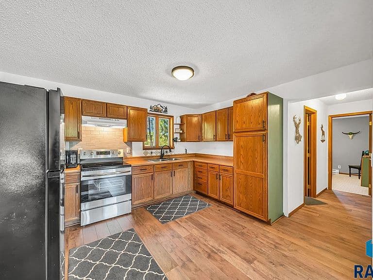 11775 Prospect Rd photo 4