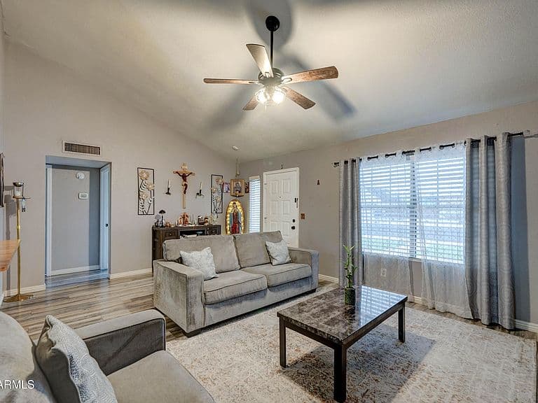 6926 W SUNNYSIDE Drive photo 5