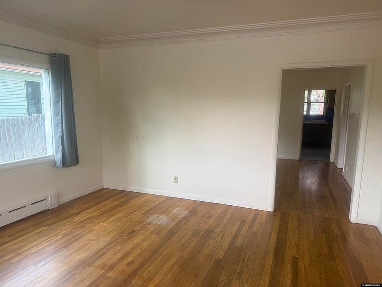 620 5th St photo 4