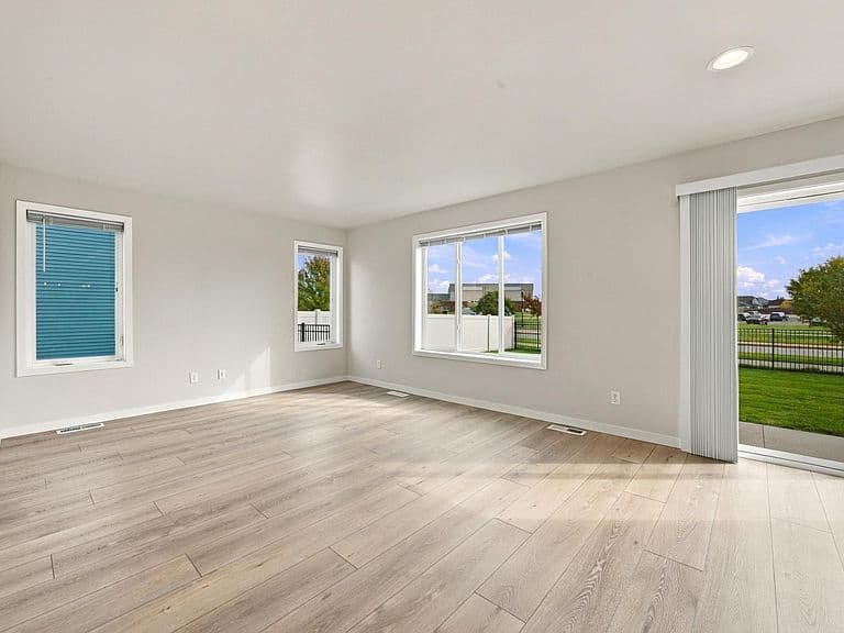 2528 N Pond Dr E photo 5