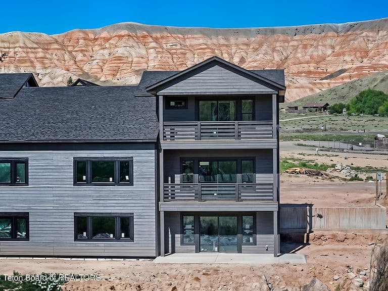 105 Schaan Dr photo 5