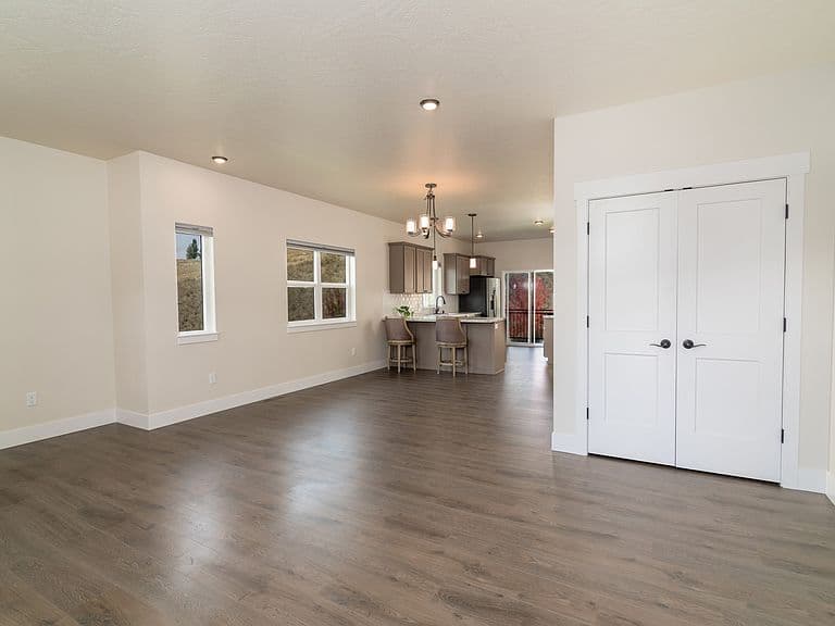 6987 Shaver Dr photo 4
