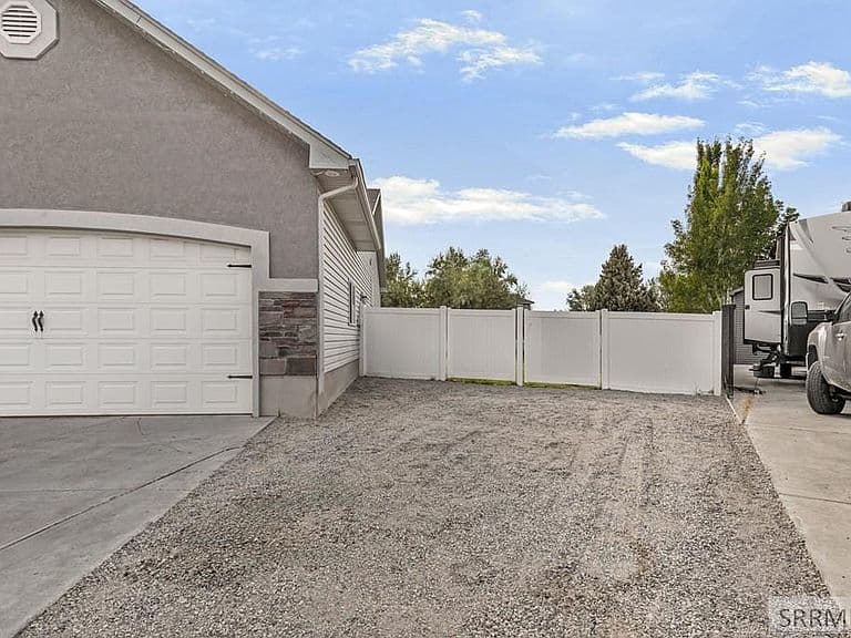 1297 Blueberry Trl photo 3