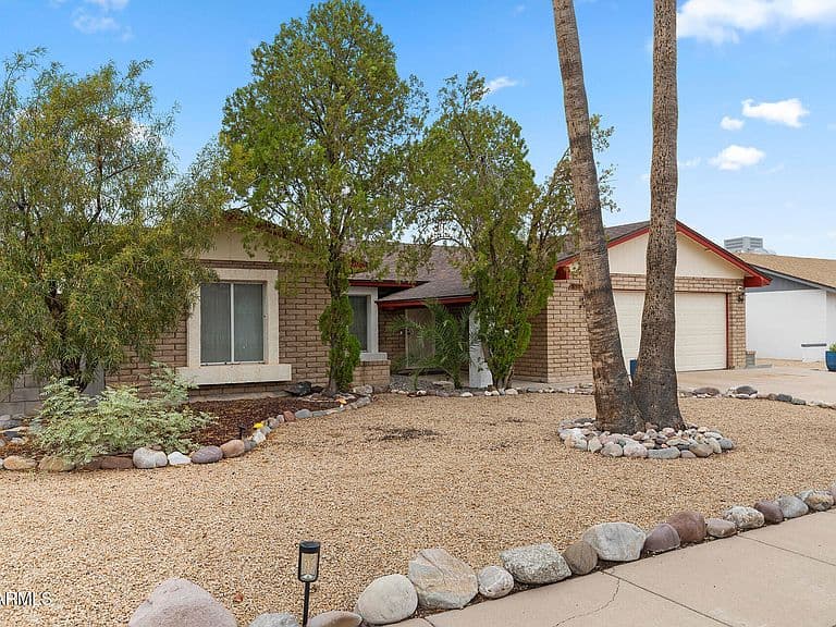 5107 W CORRINE Drive photo 2