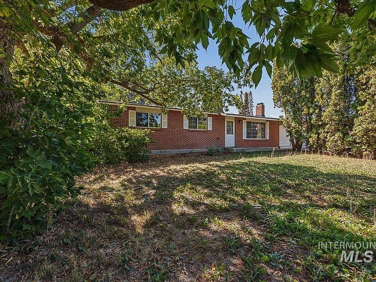 2530 S Cloverdale Rd photo 5