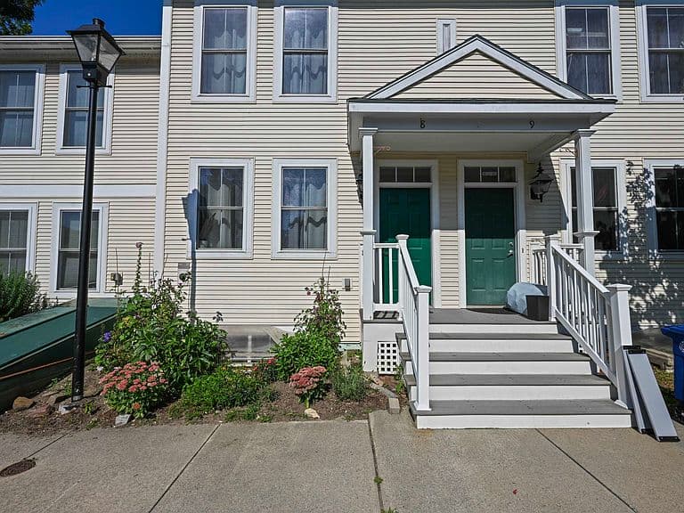 1044 North Avenue #8 photo 1