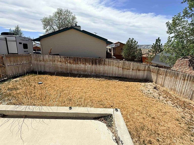 1045 Cypress Cir photo 4