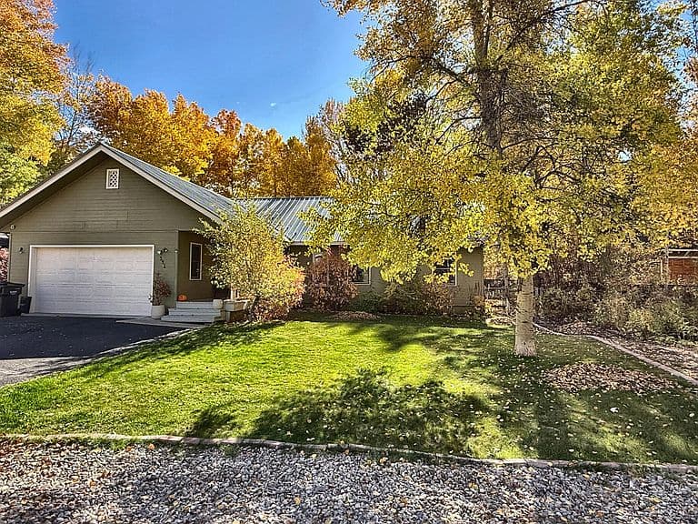 541 Robinhood Dr photo 1