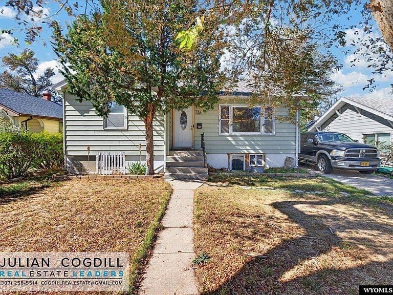 736 S Washington St photo 1