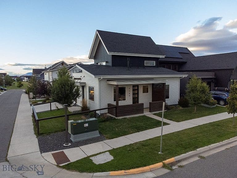 5589 Vaughn Dr photo 3