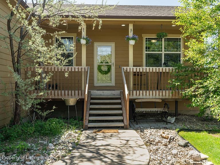1137 Wahl St photo 2