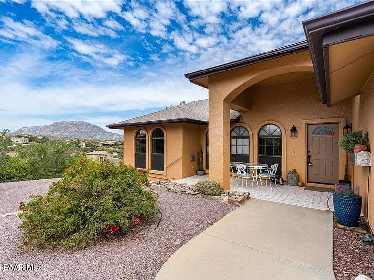 1093 Fawn Ln photo 4