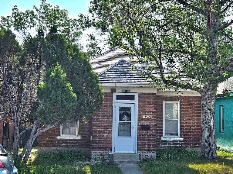 1009 Logan St photo 2