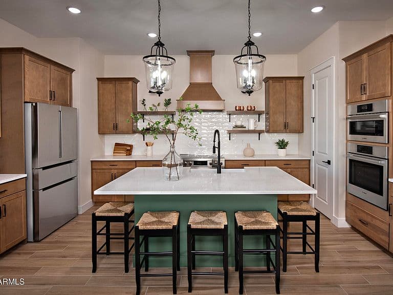 542 E Coho Drive photo 1