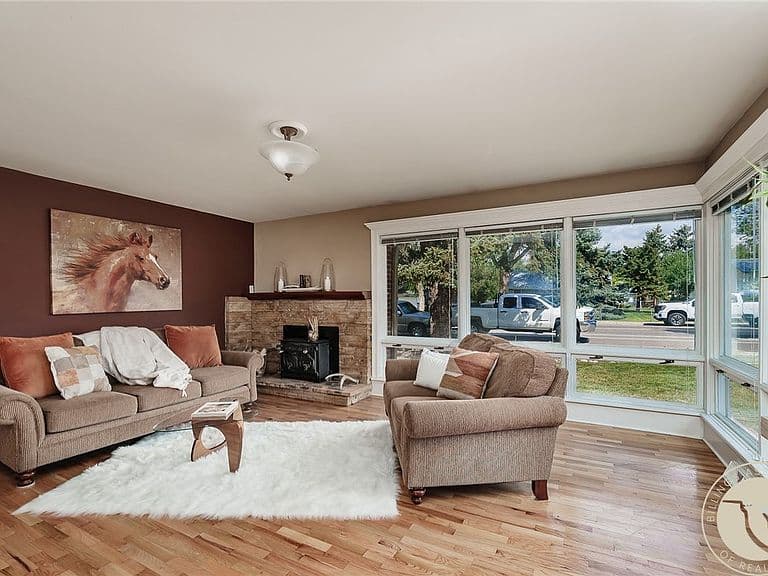 2304 Lewis Ave photo 2
