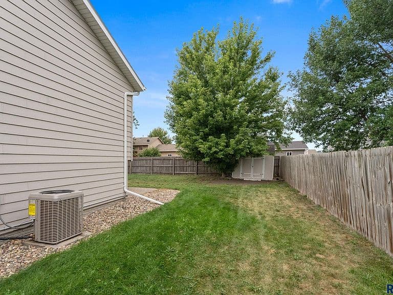 5609 S Cain Ave photo 2