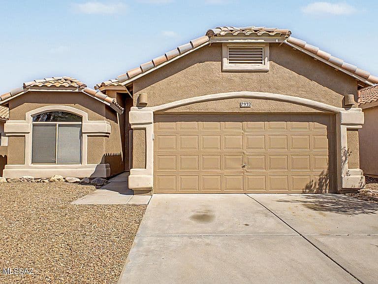 7932 N Panamint Dr photo 2