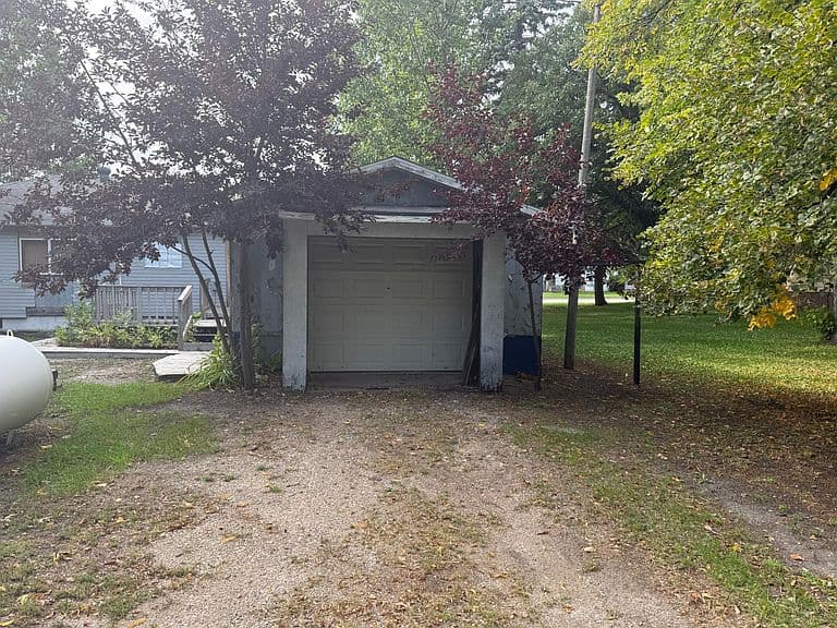 205 2nd St photo 4