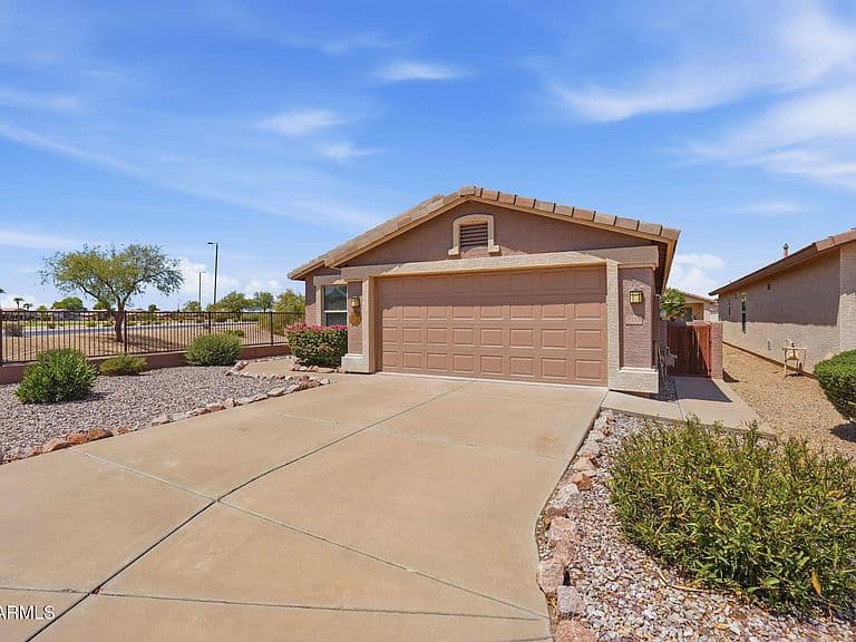 3354 E BELLERIVE Place photo 2