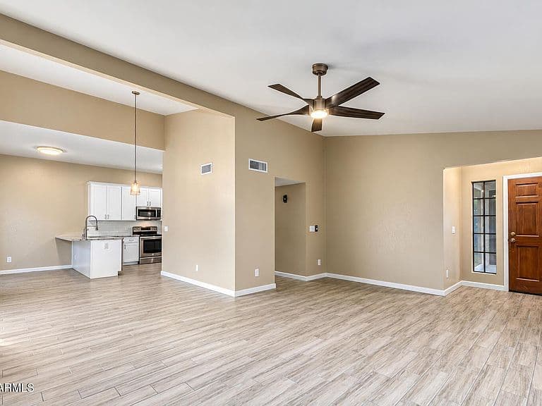 4223 E AGAVE Road photo 2