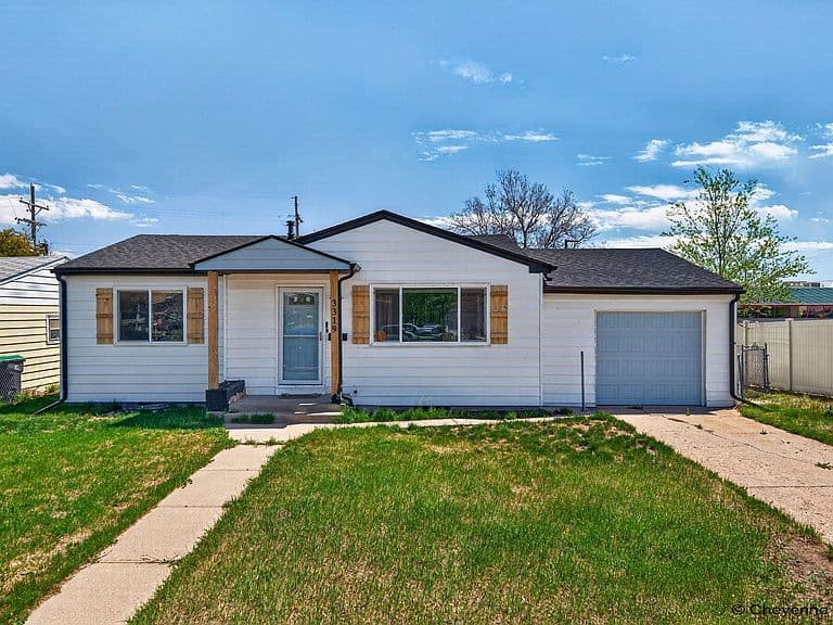 3319 Birch Pl photo 2