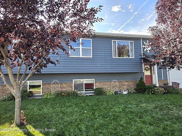 520 Highlands Ave photo 2